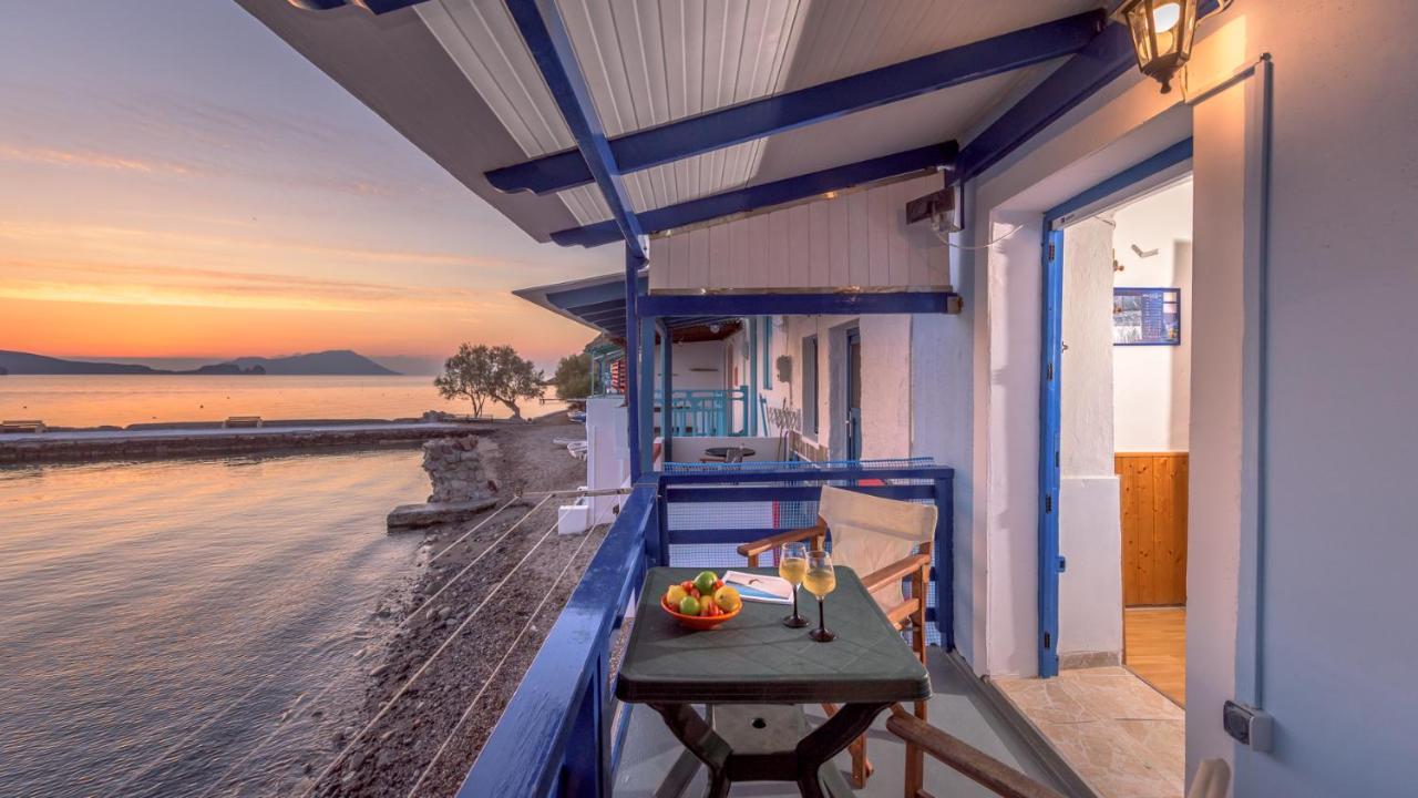 Blue Traditional Boathouse In Klima Klima  Exterior foto